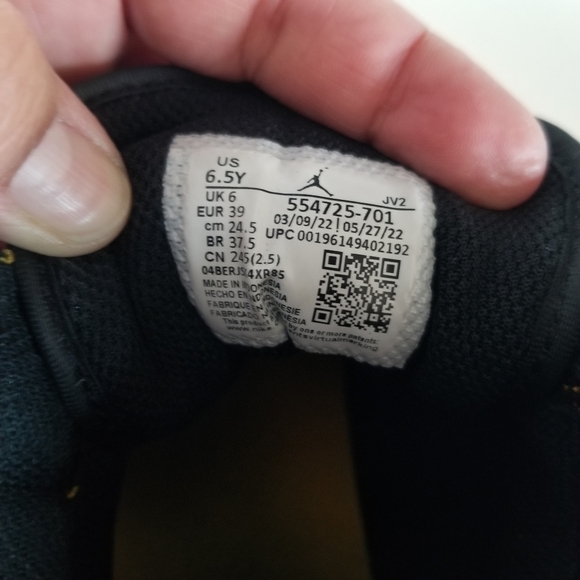 Nike | Air Jordan 1 Retro Mid - Picture 7 of 9